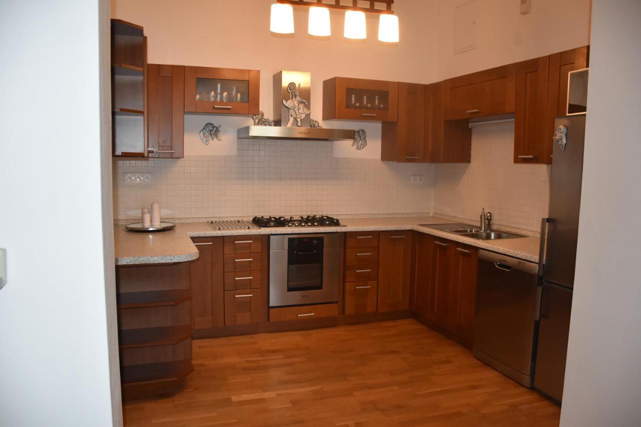Lovecky Na Namesti Ve Frenstate Pod Radhostem
