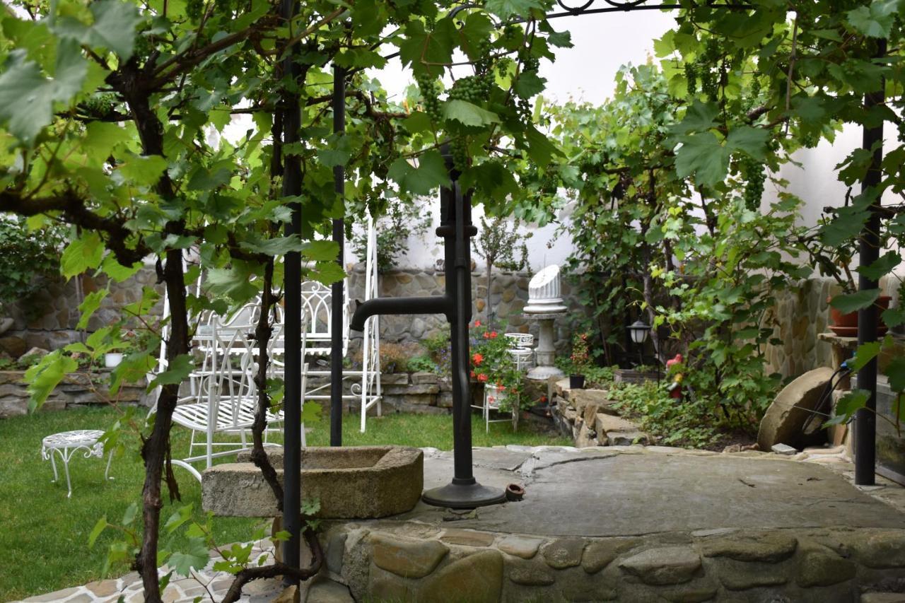 Lovecky Na Namesti Ve Frenstate Pod Radhostem Homestay