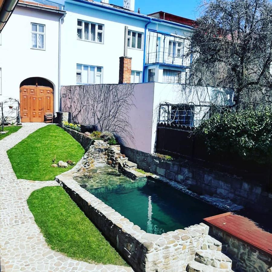 Lovecky Na Namesti Ve Frenstate Pod Radhostem